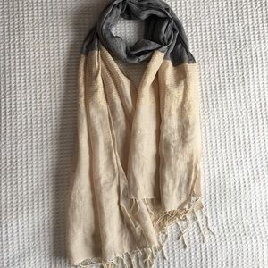 Summer NWT J.Crew linen scarf w/gold & fringe 👀
